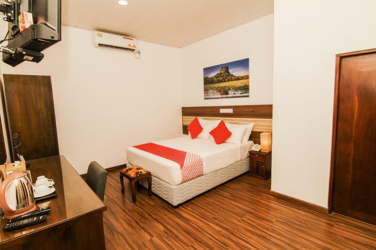 Clove Transit Hotel Kotugoda Exterior photo