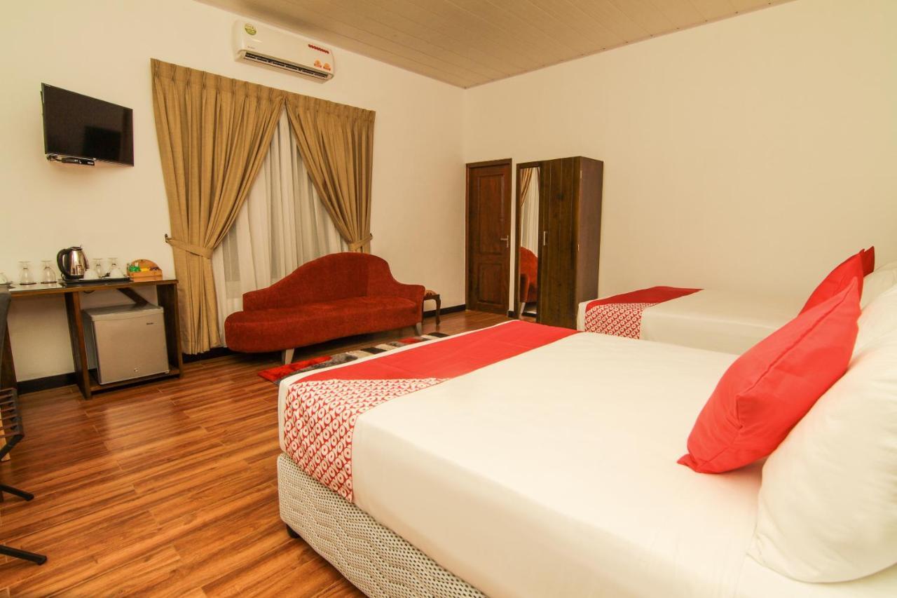 Clove Transit Hotel Kotugoda Exterior photo