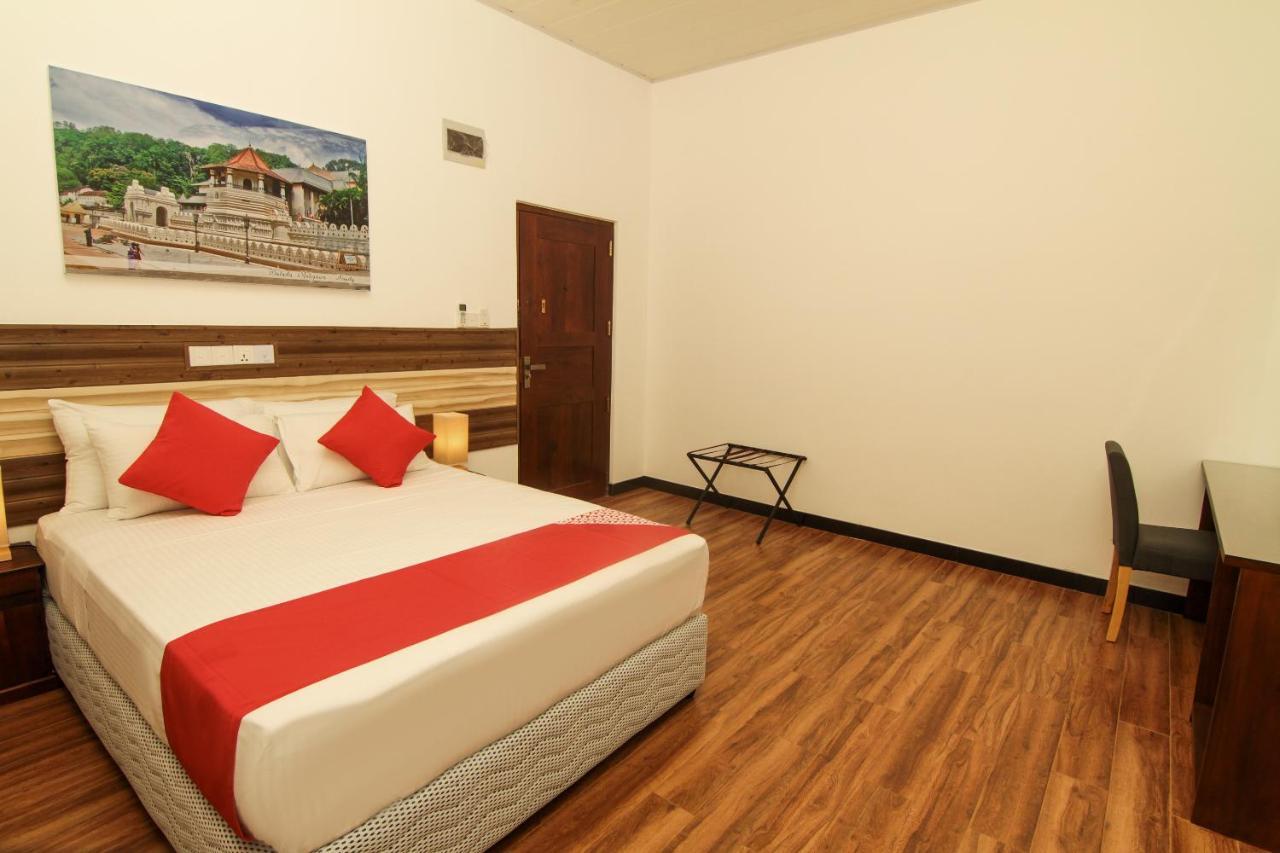 Clove Transit Hotel Kotugoda Exterior photo